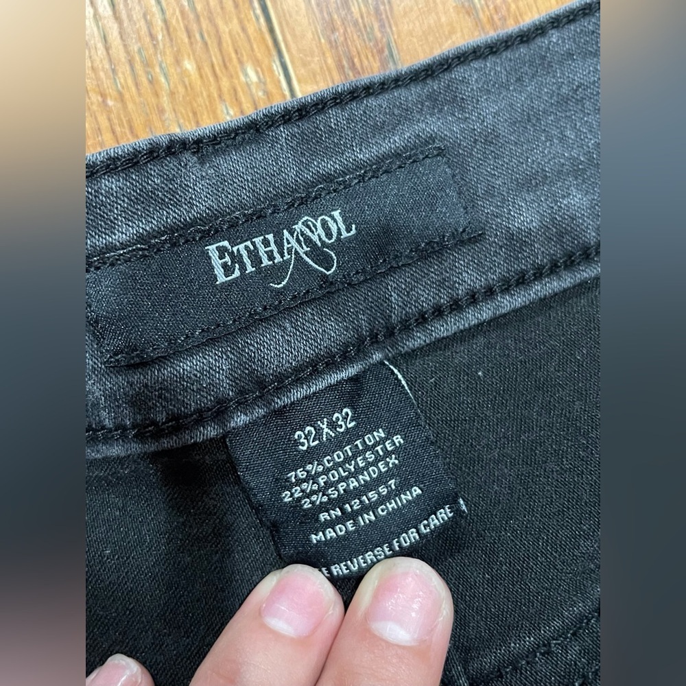 Classic Black Skinny Jeans for Men - Picture 9 of 16